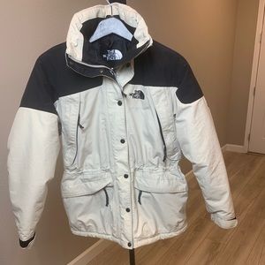 TNF Women’s Insulated Cinched-Waist Parka-M